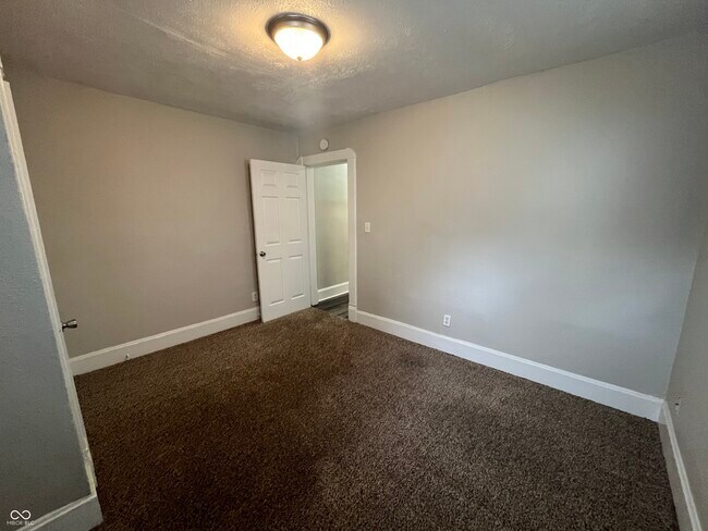 Building Photo - 2114 S Woodlawn Ave