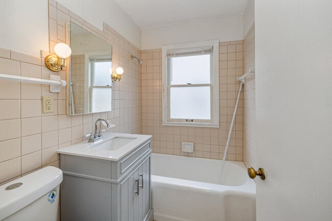 Building Photo - 5231 N Bay Ridge Ave