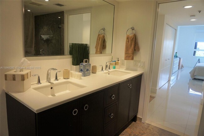 Building Photo - 251 Crandon Blvd