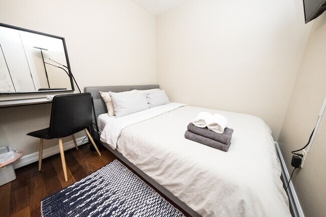 Building Photo - 65 W 107th St