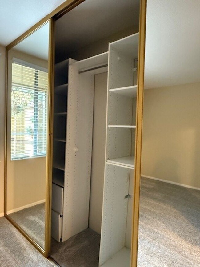 Building Photo - Spacious 1 Bedroom 1 Bath Upstairs Condo with a View