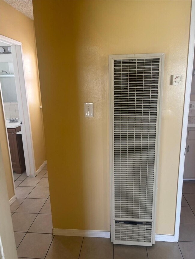 Building Photo - 605 W D St