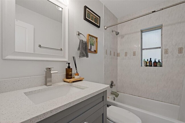 Building Photo - 3308 W Van Buren Dr