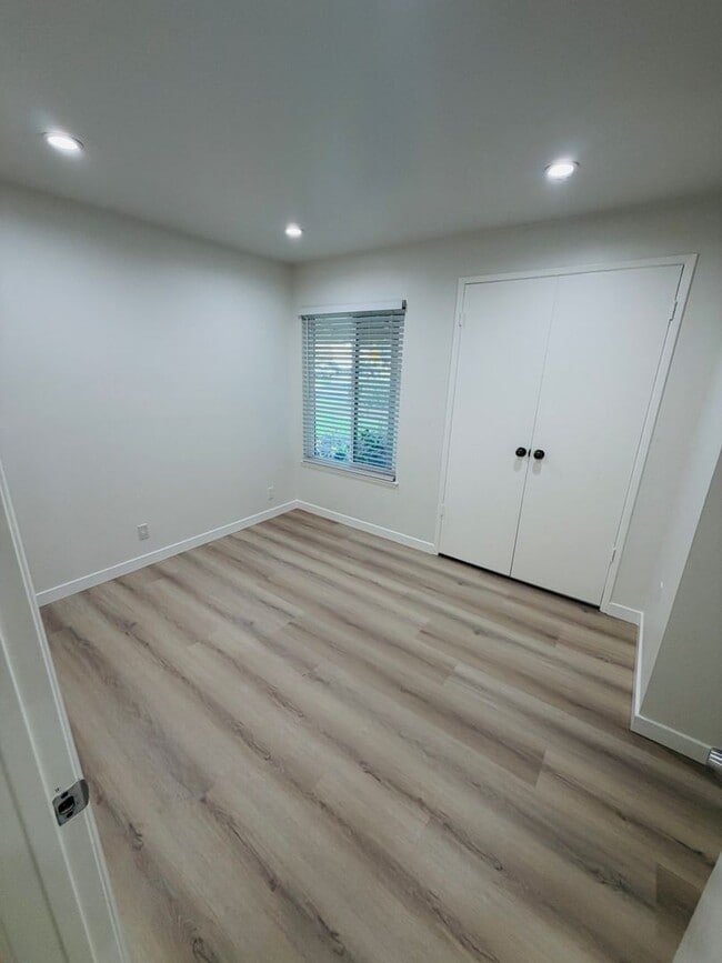 Building Photo - Stylish Single-Story Living in Coveted South Coast Metro