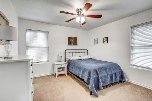 Building Photo - 1715 Foxfire Dr