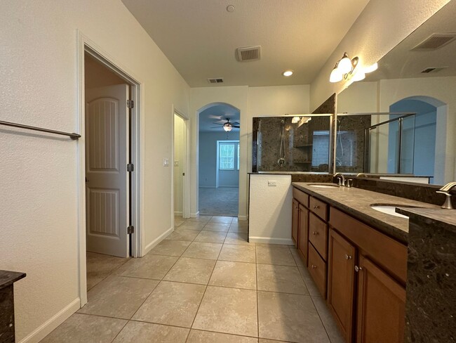 Building Photo - Beautiful 4 Bedroom, 3 Bath Mountain House...
