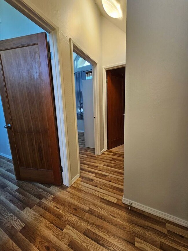 Building Photo - Unique FREESTANDING 2 Bed/ 1.5 Bath Townhome in Mountain View