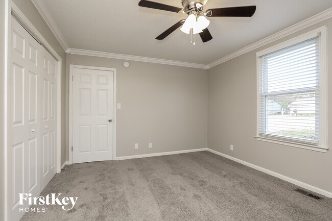 Building Photo - 1831 Palamino Dr