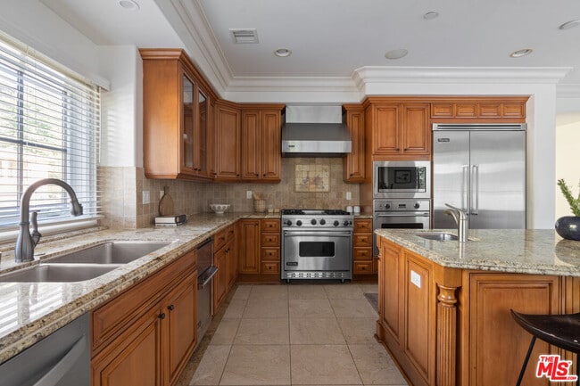 Building Photo - 3697 Benedict Canyon Ln