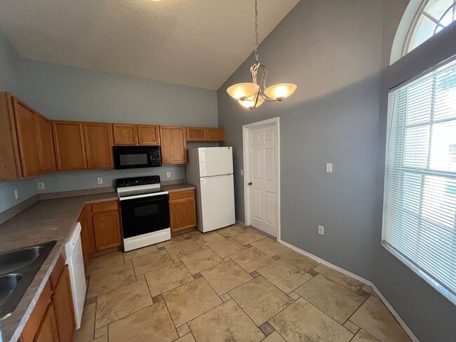 Building Photo - 2304 Hickory Pine St