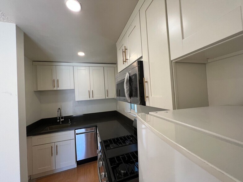 Building Photo - 3746 S Canfield Ave