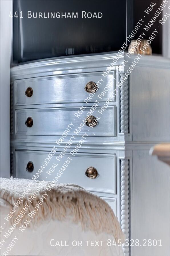 Building Photo - 441 Burlingham Rd