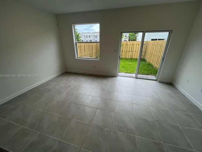 Building Photo - 2696 SE 18th St