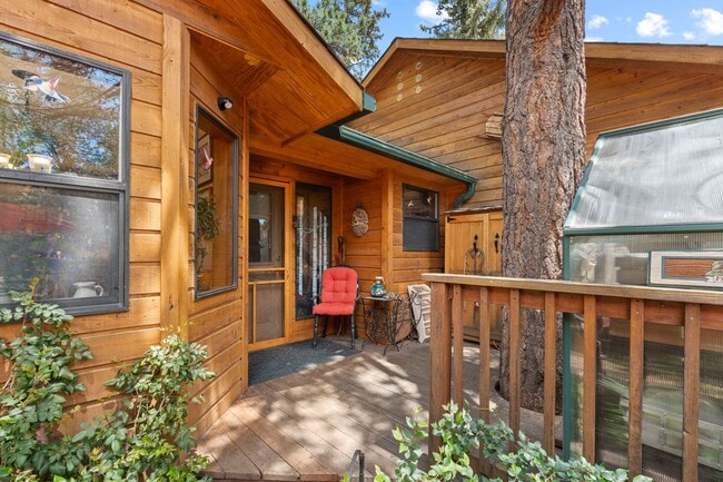 Building Photo - Cozy Green Mountain Falls Cottage