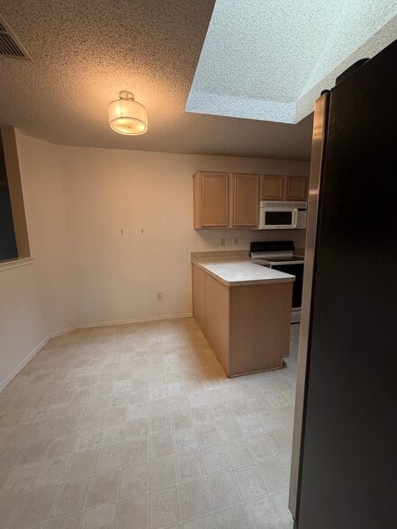 Building Photo - 2521 Ensenada Ln