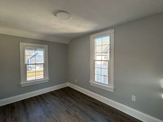 Building Photo - Spacious Corner-Lot Opportunity in Lorain!