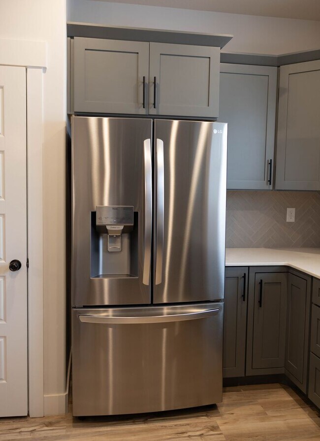 Building Photo - Beautiful 3 bedroom Townhome in Lehi Exchange community!