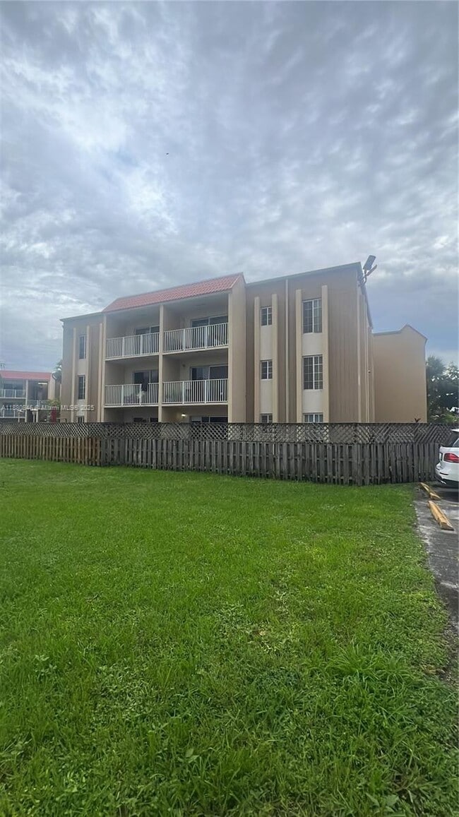 Building Photo - 5201 Geneva Ct