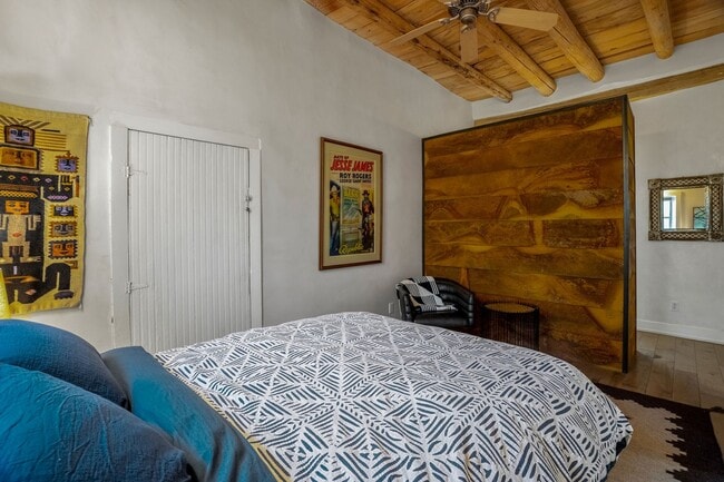 Building Photo - 573 W San Francisco St