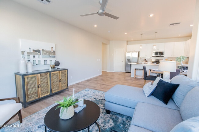 Building Photo - 3726 E Flower St