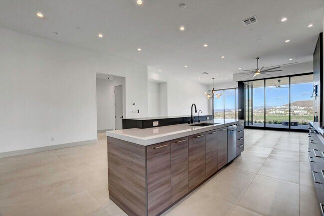 Building Photo - MacDonald Highlands Beauty With Awesome Views