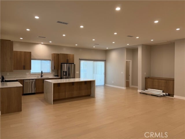 Building Photo - 820 E Tujunga Ave