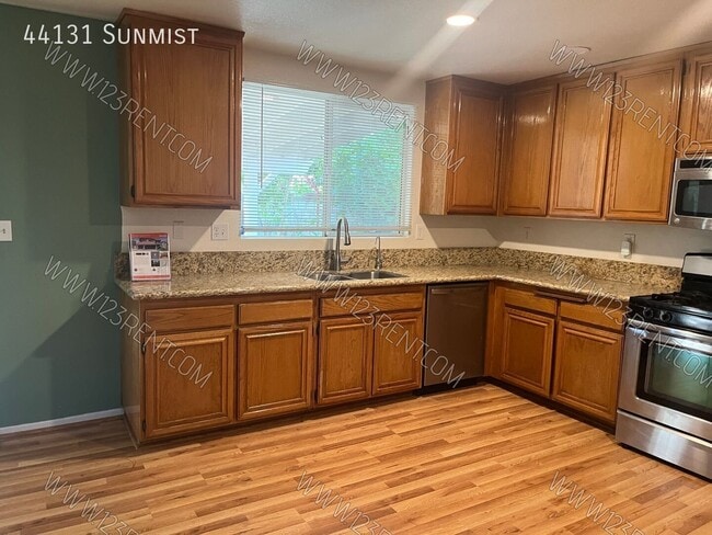 Building Photo - 44131 Sunmist-