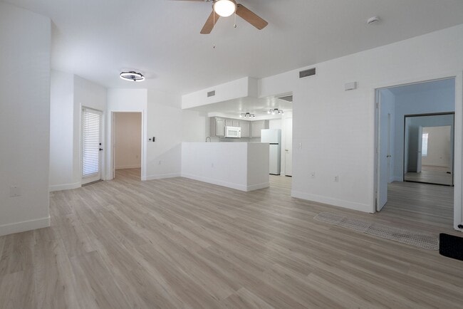 Building Photo - 10245 S Maryland Pkwy