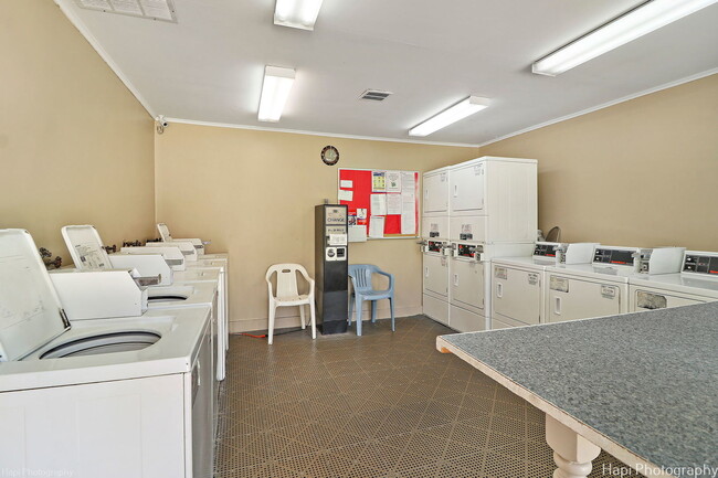 Building Photo - 45 Nassau Colony