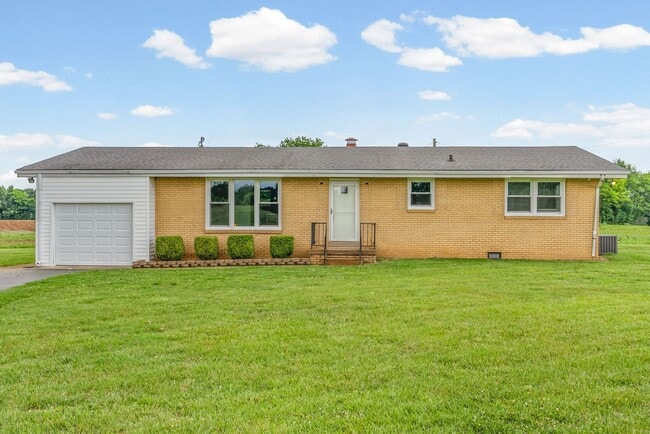 Building Photo - Pet Friendly Two Bedroom!