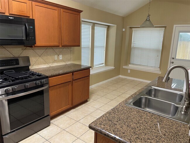 Building Photo - 19530 Village Of Bridgestone Ln