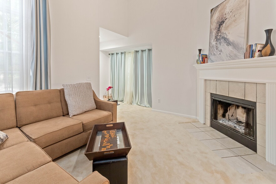 Building Photo - 1800 Campau Farms Cir