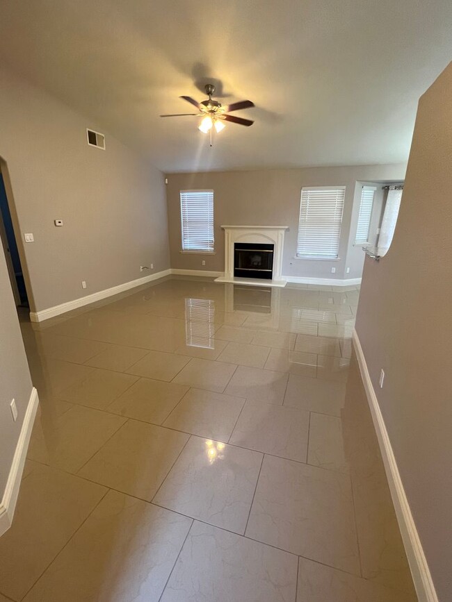 Building Photo - This home is for you! Newly remodeled