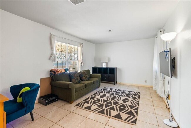 Building Photo - 626 Caddo St