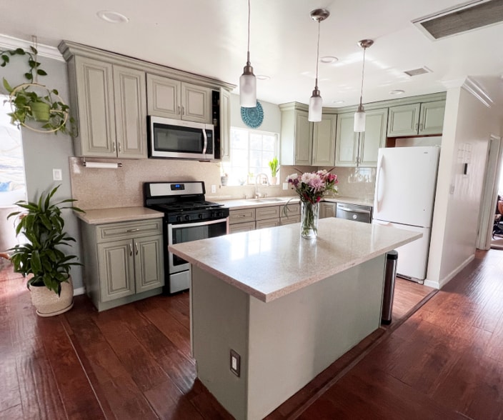 Building Photo - 8010 Crosnoe Ave