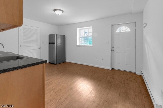 Building Photo - 614 Bond St