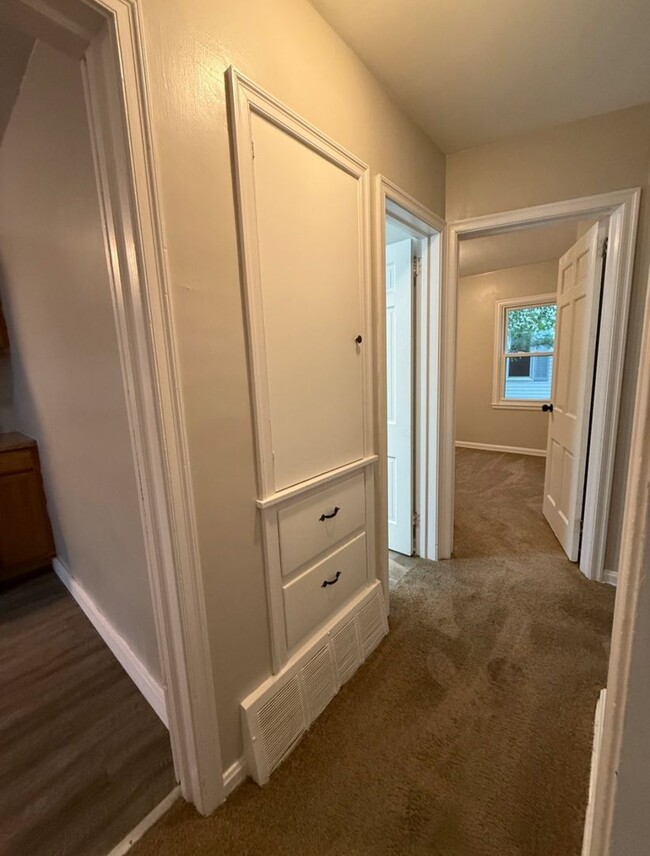 Building Photo - 3 Bed - 1 Bath House Available in Akron, Ohio