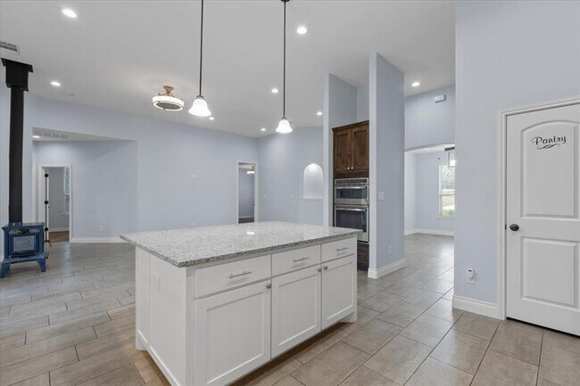 Building Photo - 127 Medlar Dr