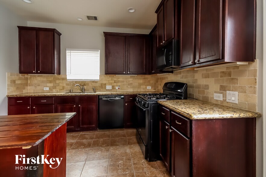 Building Photo - 517 Fieldhaven Ct