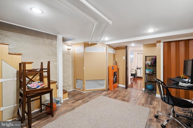 Building Photo - 7117 Woolston Ave