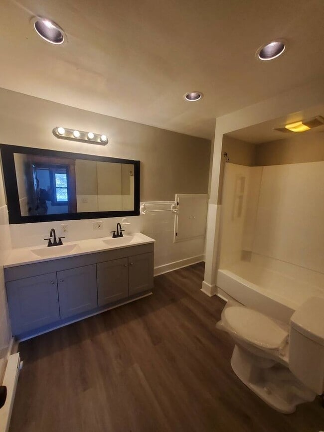 Building Photo - Charming 3-Bedroom Home Offering Comfort, Space & Modern Updates