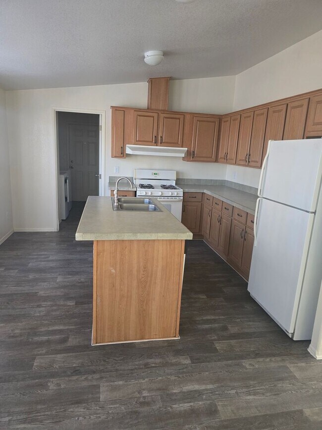 Building Photo - 1915 N Park Ave