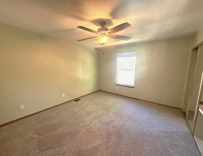 Building Photo - Wonderful 2 Bedroom and Loft on Large Lot and Backs to Open Space!