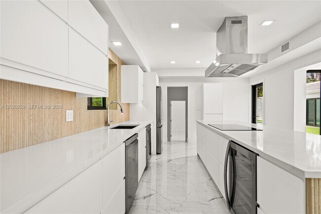 Building Photo - 112 E 1st Ct