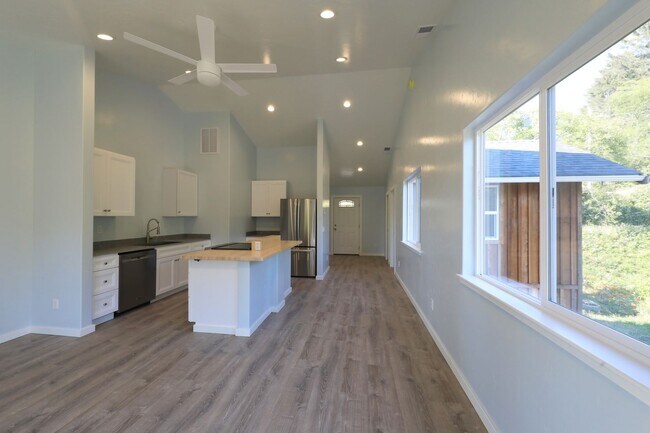 Building Photo - 287-247 S Westhaven Dr