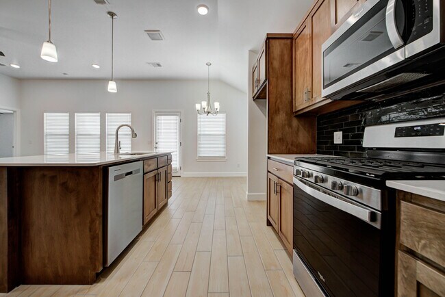 Building Photo - 323 Woodrock St