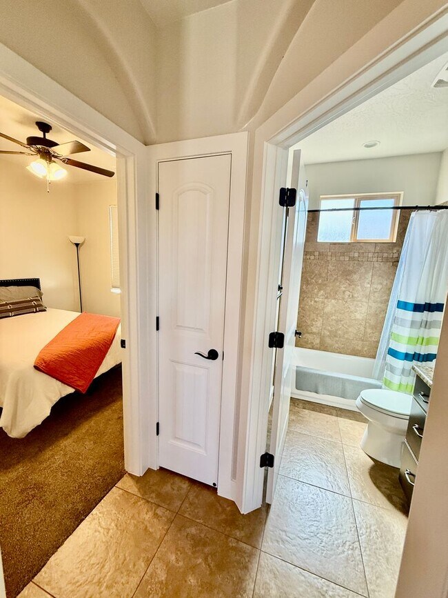 Building Photo - 521 N Creek Ridge Dr