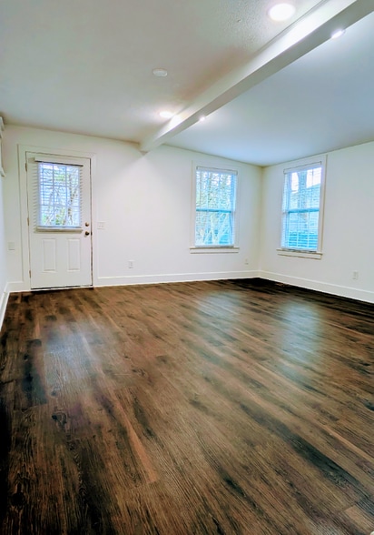 Building Photo - 955 Rogers St