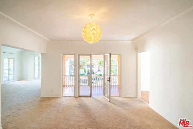 Building Photo - 441 S Bedford Dr