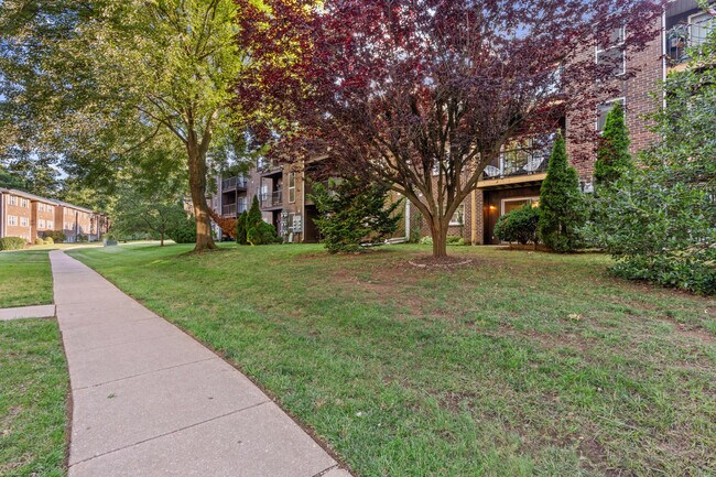 Building Photo - 211 Crocker Dr